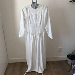 LDS Mormon Long White Temple Dress by California Dynasty Sz XS Floral Detail